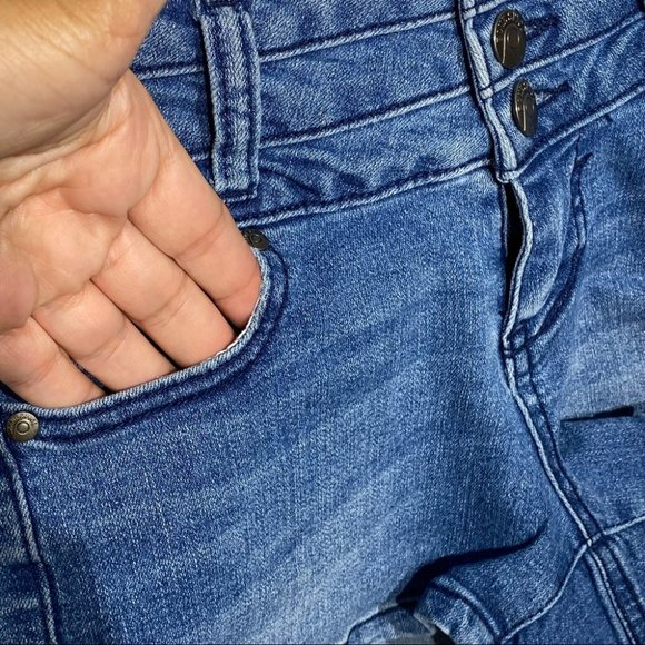 BlueSpice Jean Short Shorts - Picture 3 of 7